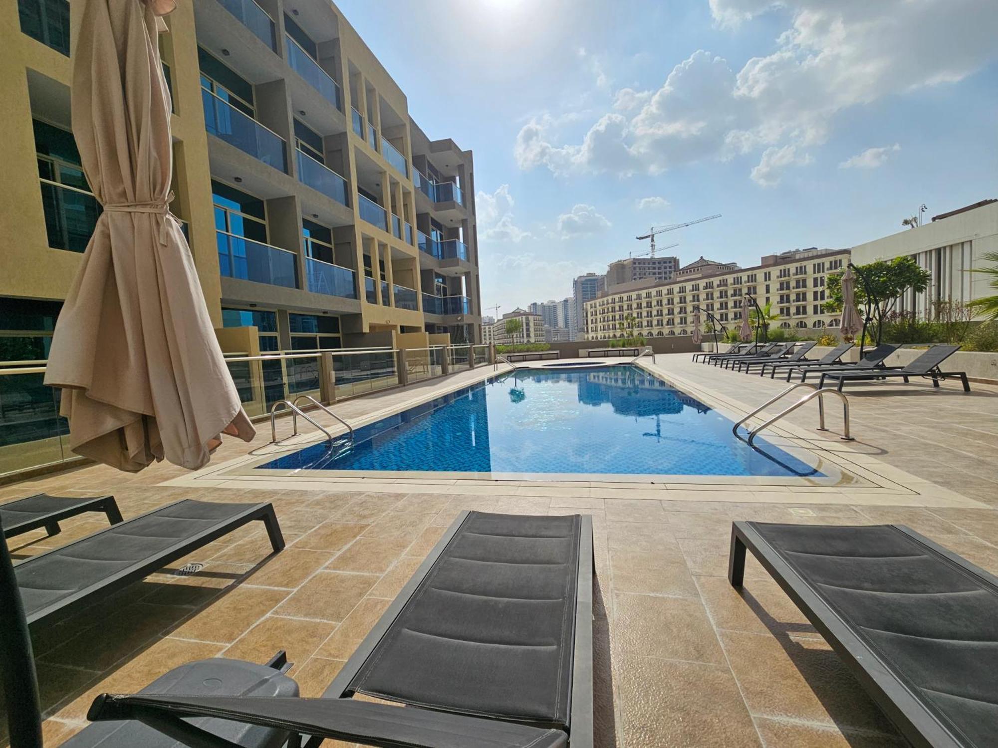 Vacay Lettings Near Miracle Garden With Balcony & Pool View Apartment Dubai Exterior photo