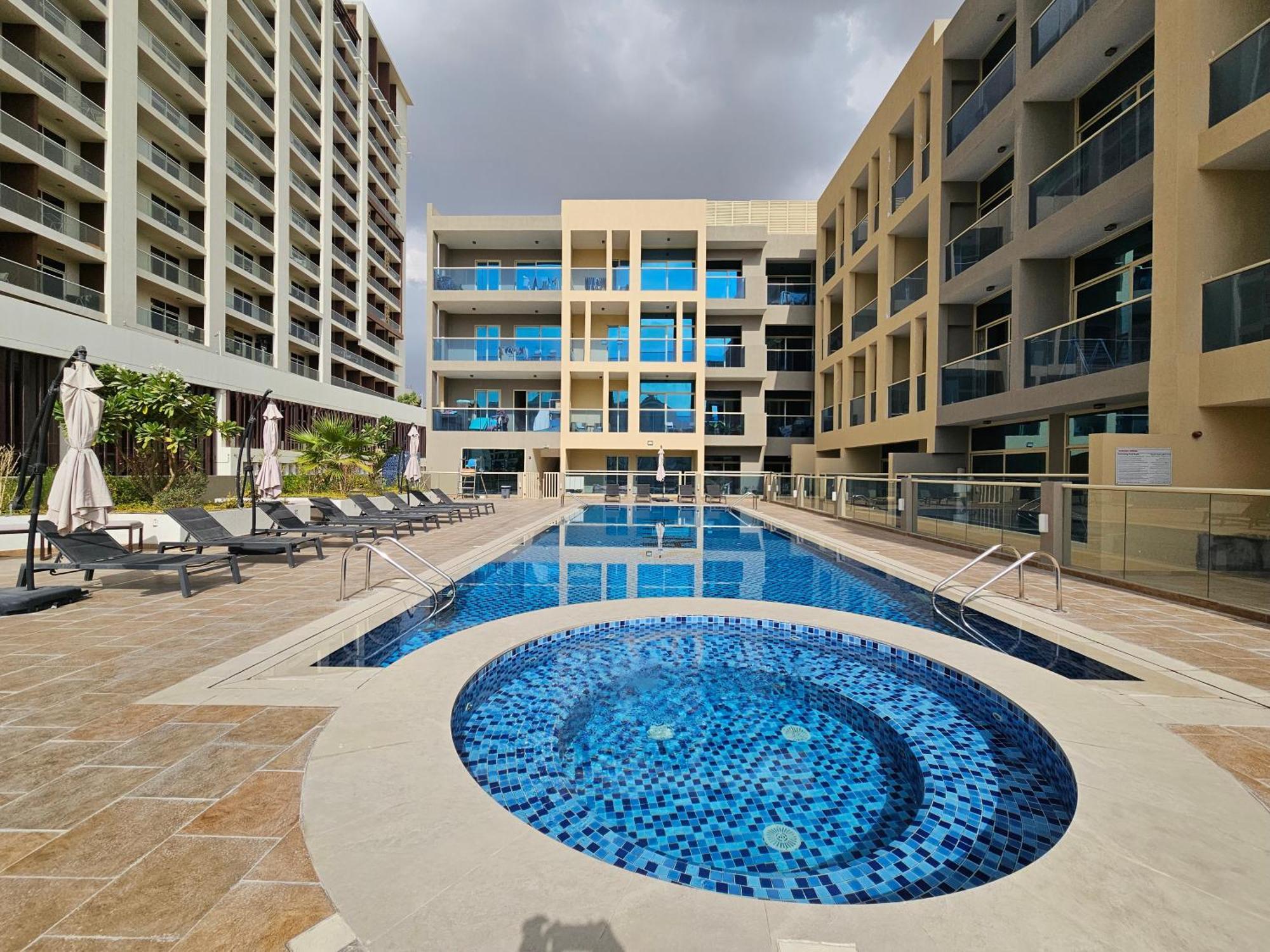 Vacay Lettings Near Miracle Garden With Balcony & Pool View Apartment Dubai Exterior photo