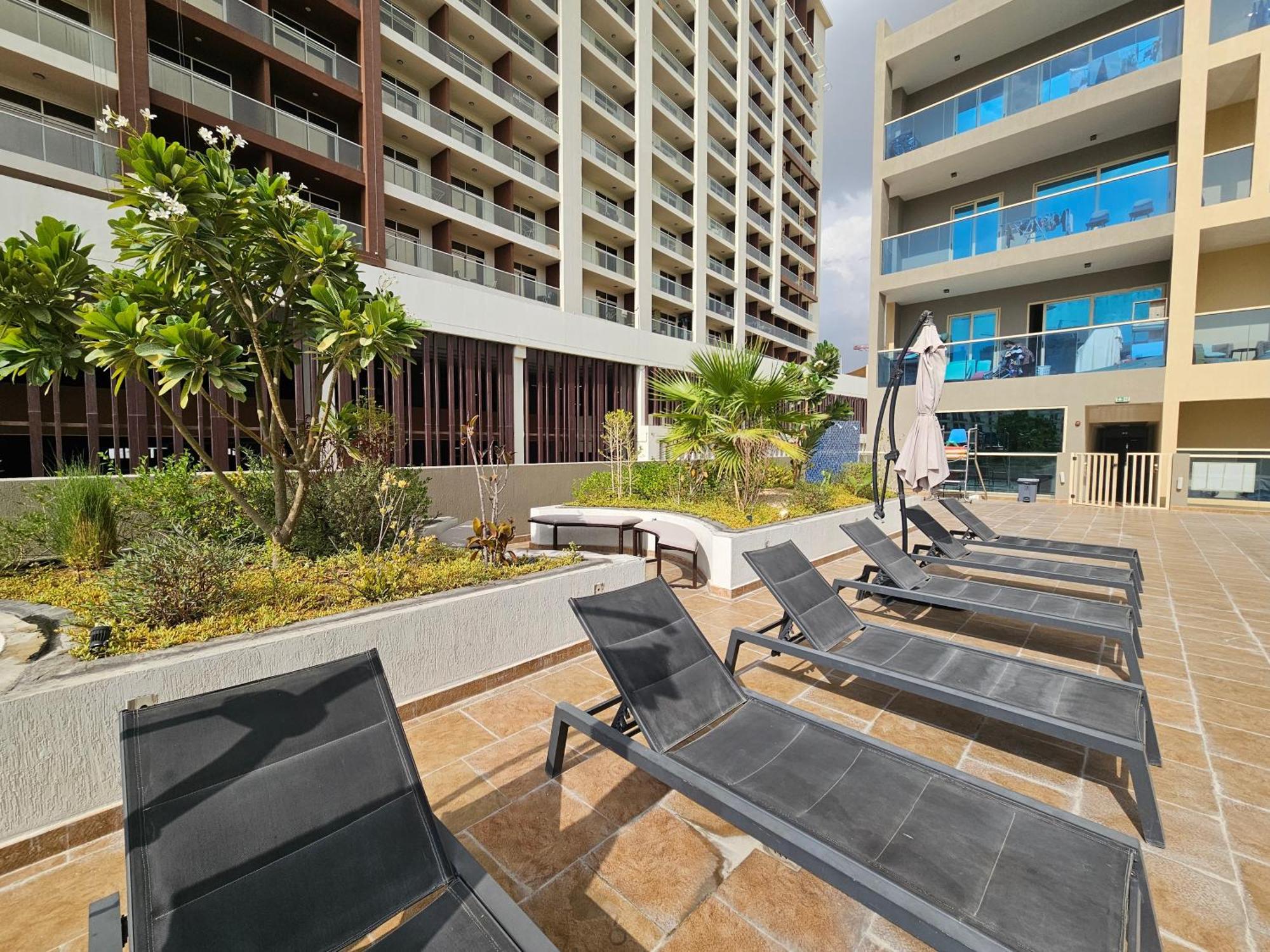 Vacay Lettings Near Miracle Garden With Balcony & Pool View Apartment Dubai Exterior photo