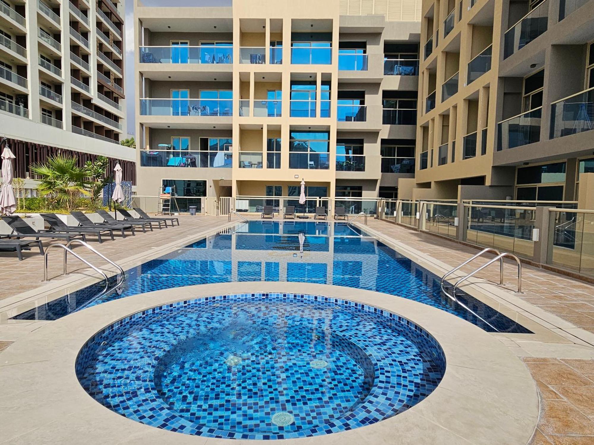 Vacay Lettings Near Miracle Garden With Balcony & Pool View Apartment Dubai Exterior photo