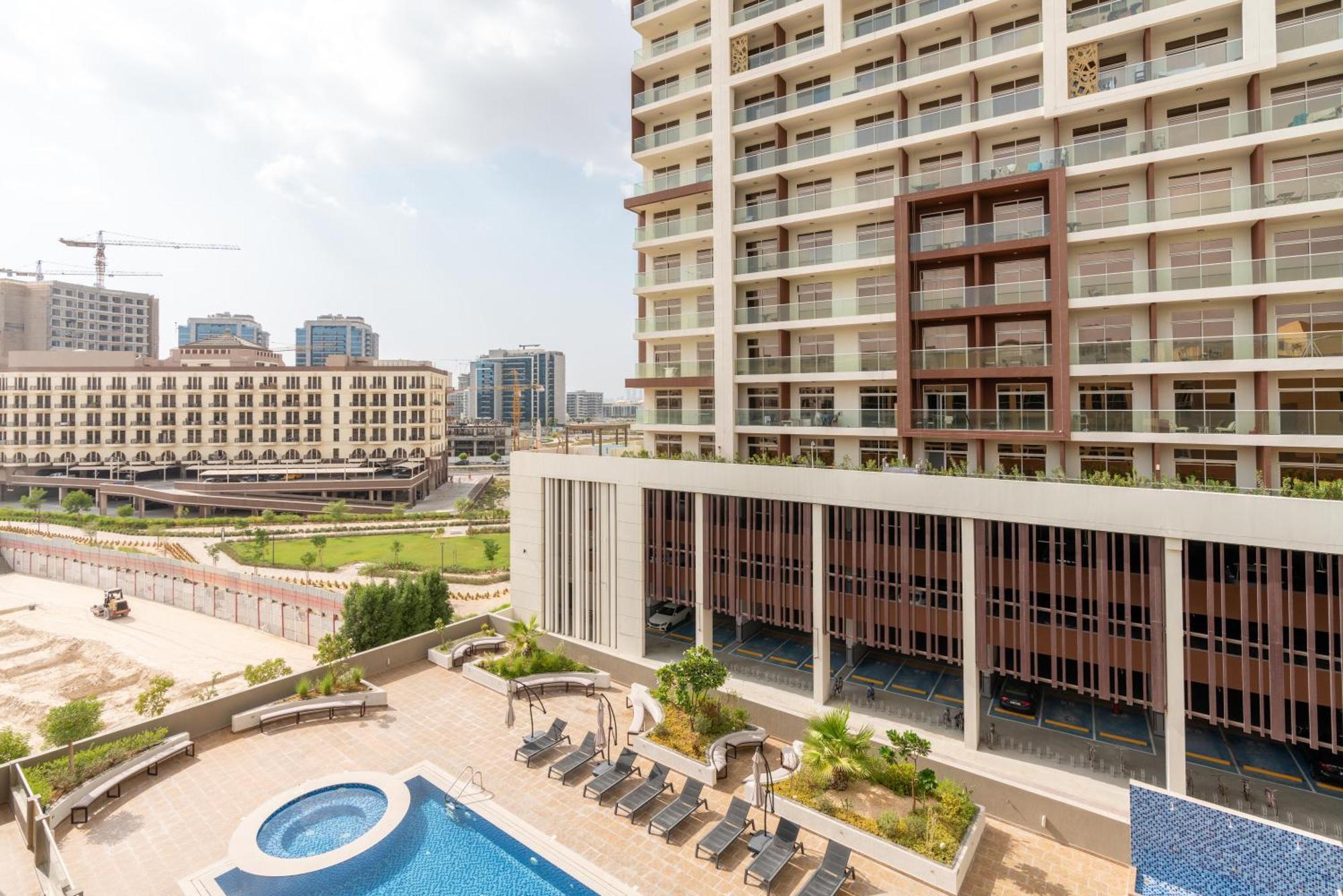 Vacay Lettings Near Miracle Garden With Balcony & Pool View Apartment Dubai Exterior photo